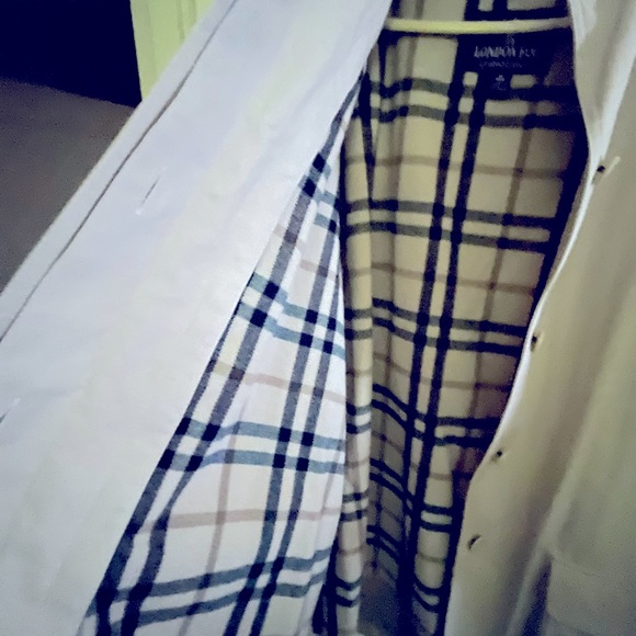 London Fog Limited Edition Trench Coat With Detachable Lining - Picture 2 of 9